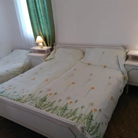招待所 Cozy With Balcony And Free Parking 瓦爾納
