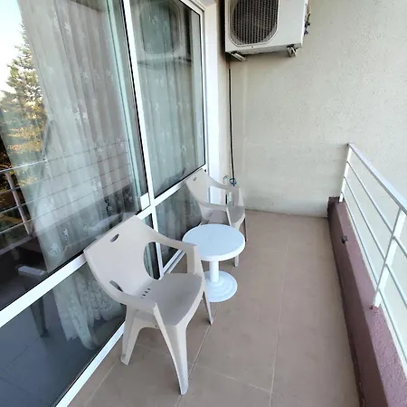 招待所 Cozy With Balcony And Free Parking 瓦爾納
