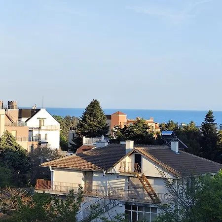 Cozy With Balcony And Free Parking 招待所 瓦爾納